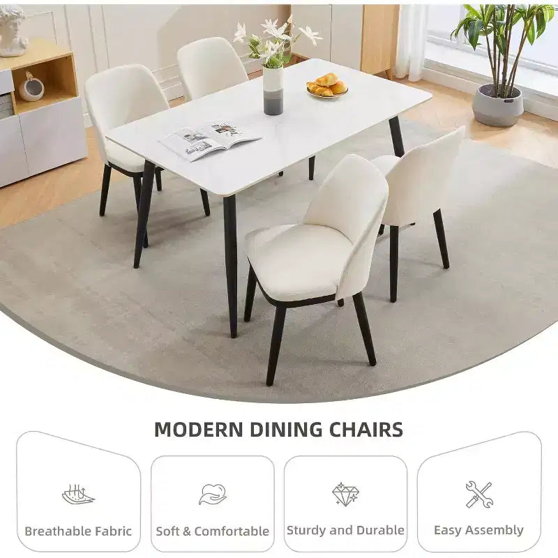 Sedia da pranzo rivestita in pelle con gambe in legno e schienale a orecchioni