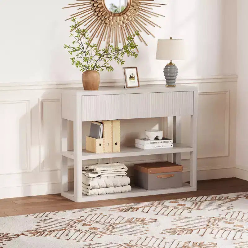 Consolle in legno scanalato alta 87,9 cm con 3 ripiani e 2 cassetti – Grigio bianco